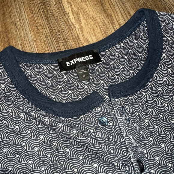 Medium Express t-shirt - Picture 2 of 3